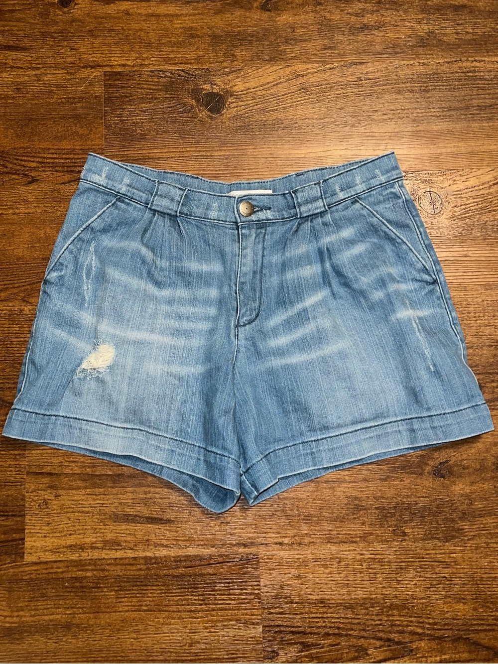 BCBGeneration High Rise Shorts Light Wash Distressed Pleated Denim Size 28